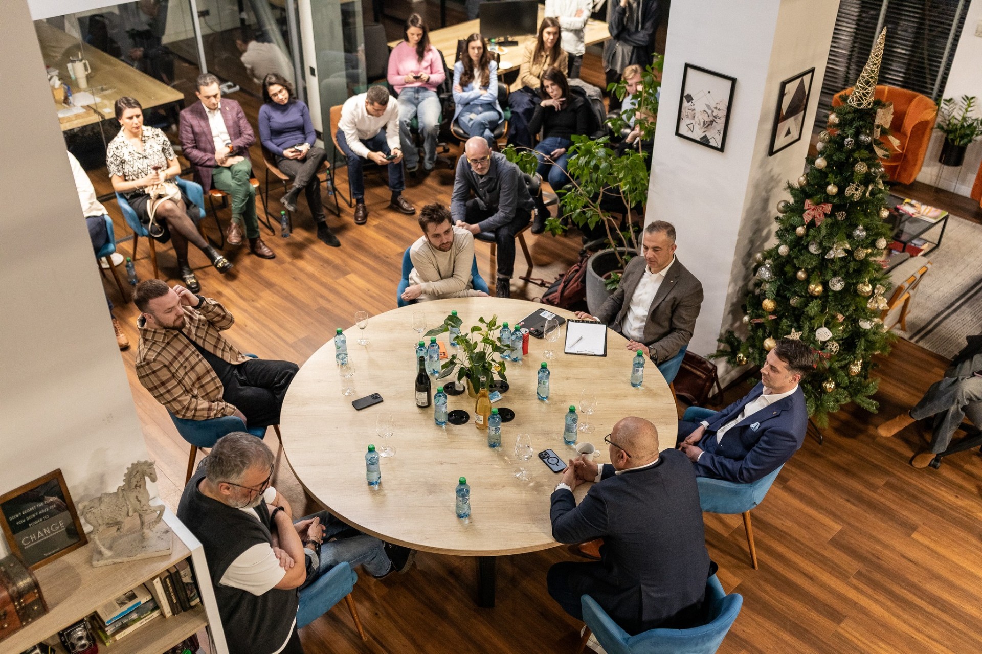 Intimate Roundtable Conversations
